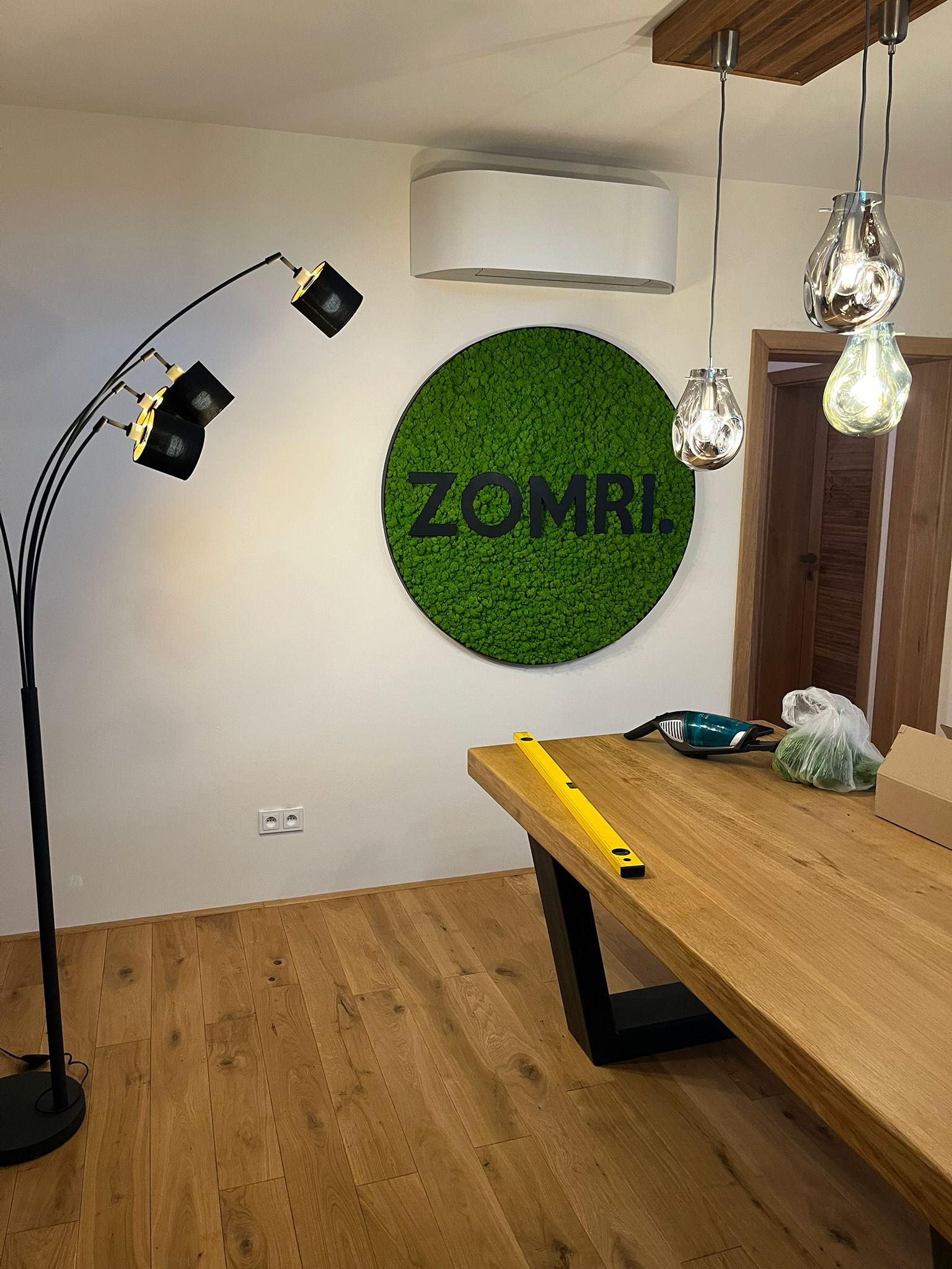 machove logo ZOMRI